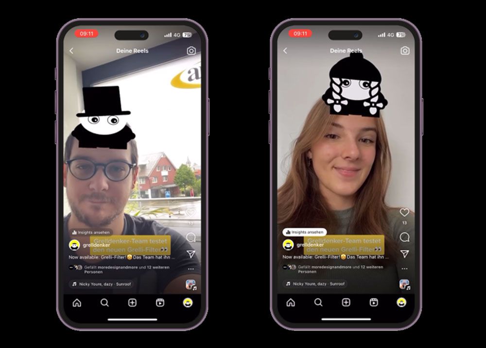 Das Bild zeigt zwei Smartphones nebeneinander. Auf dem linken Bildschirm ist eine männliche Person zu sehen, die in die Kamera lächelt, mit einem virtuellen schwarzen Hut und einer Monokel-Grafik über dem Auge. Auf dem rechten Bildschirm ist eine weibliche Person zu sehen, die ebenfalls lächelt und eine virtuelle Grafik einer Milchkanne auf dem Kopf trägt. Beide Bilder sind Teil einer Benutzeroberfläche, die an Social-Media-Reels erinnert, komplett mit Interaktionsbuttons am unteren Bildschirmrand und Textelementen, die Informationen über einen "Grelldenker-Team" Filter geben.